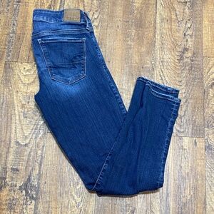 American Eagle Outfitters size‎ 4R medium wash super stretch Skinny Jeans trendy